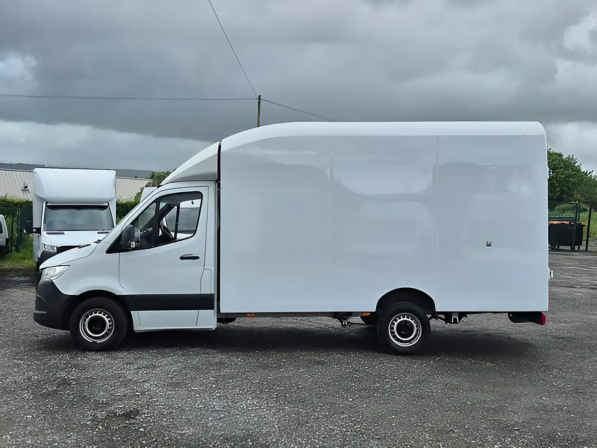 Used 2020 Mercedes-Benz Sprinter Luton Box L2 White - Interior and Exterior details 5