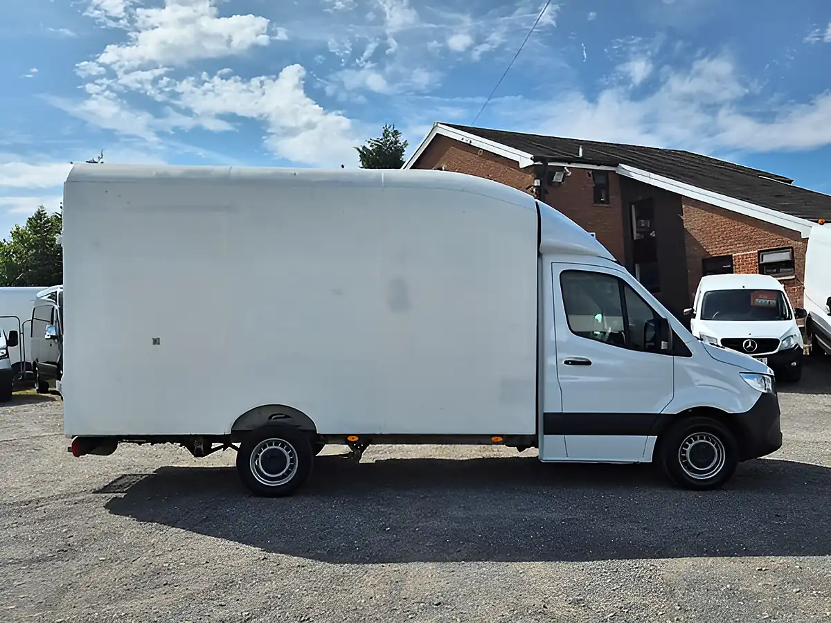 Used 2020 Mercedes-Benz Sprinter Luton Box L2 White - Interior and Exterior details 4