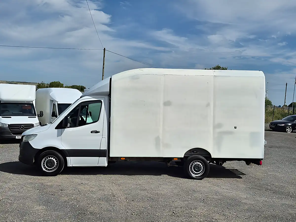 Used 2020 Mercedes-Benz Sprinter Luton Box L2 White - Interior and Exterior details 5