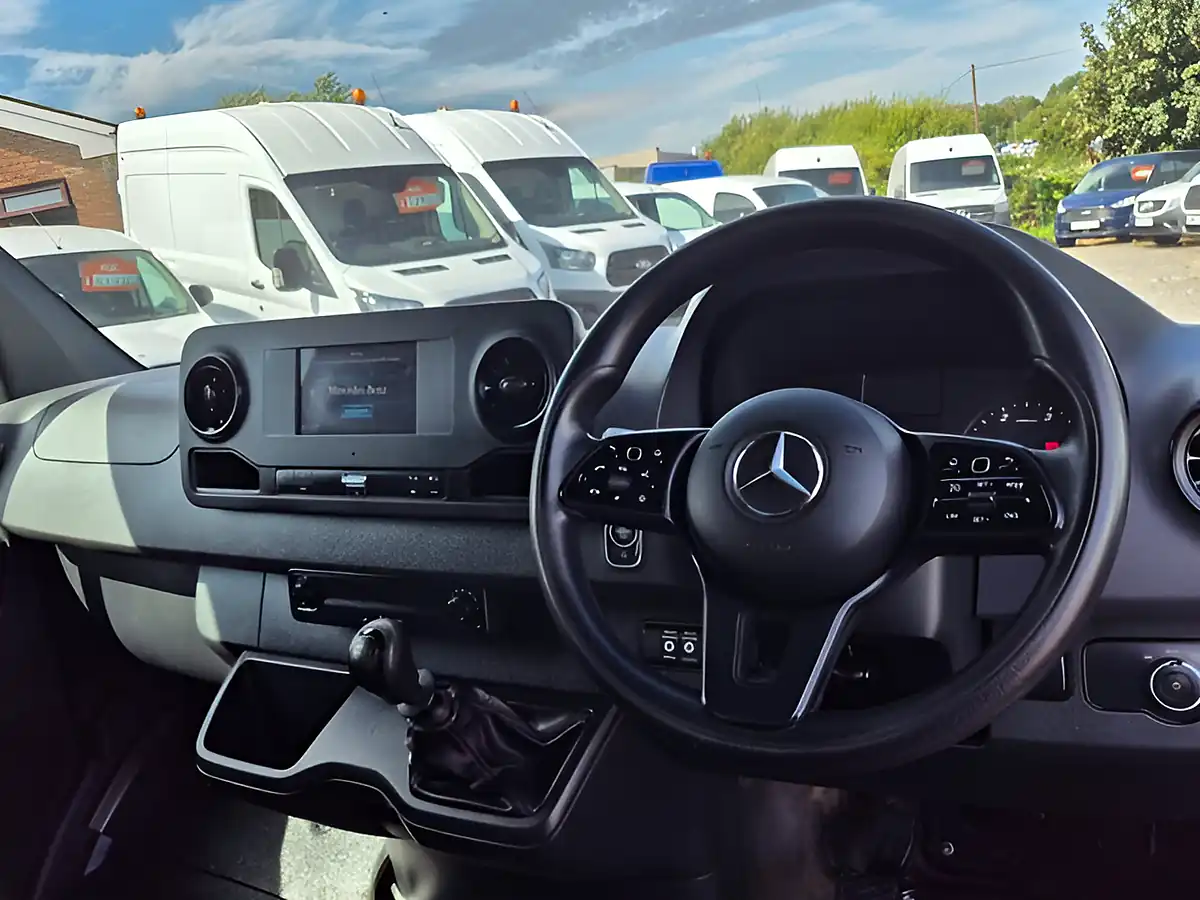 Used 2020 Mercedes-Benz Sprinter Luton Box L2 White - Interior and Exterior details 8