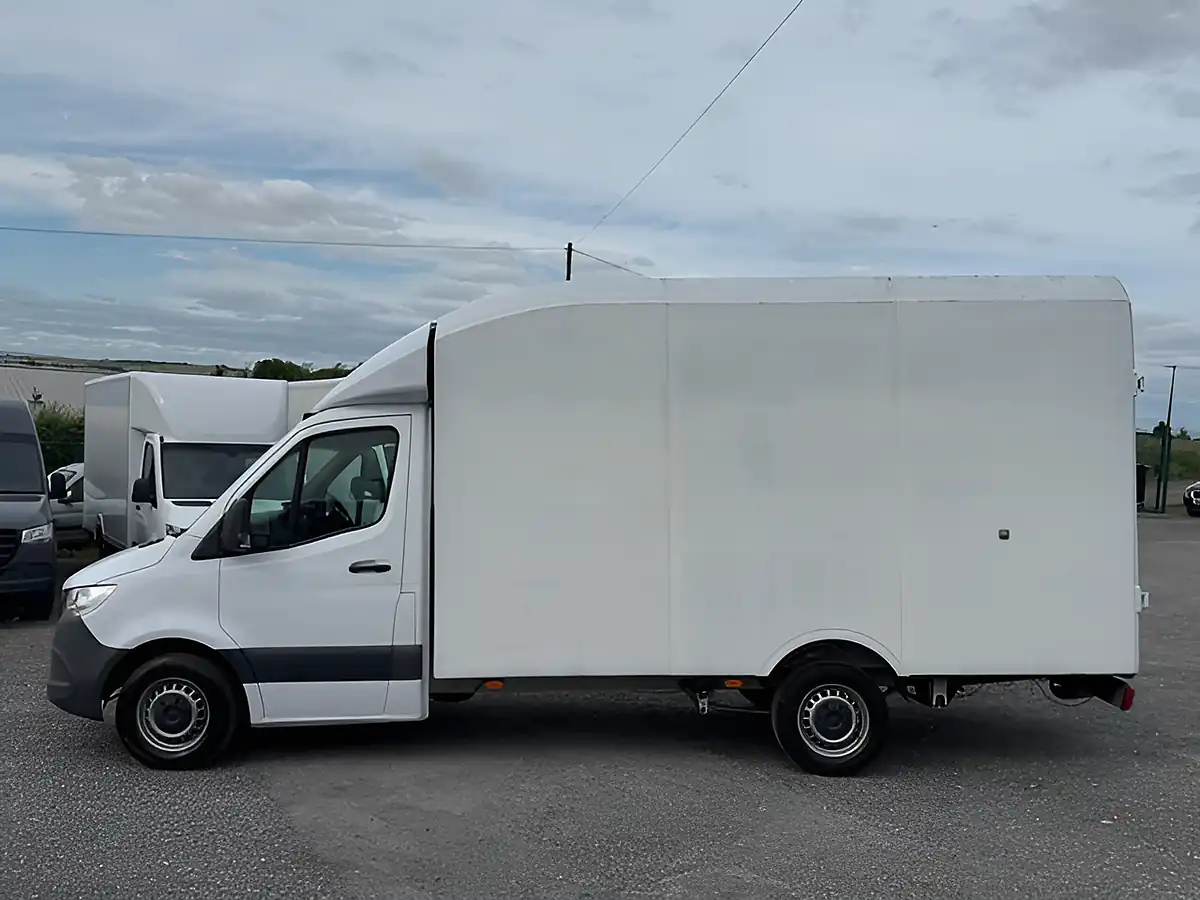 Used 2020 Mercedes-Benz Sprinter Luton Box White - Interior and Exterior details 5