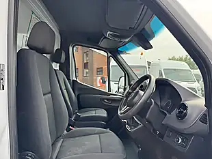 Used 2020 Mercedes-Benz Sprinter Luton Box White - Interior and Exterior details 8