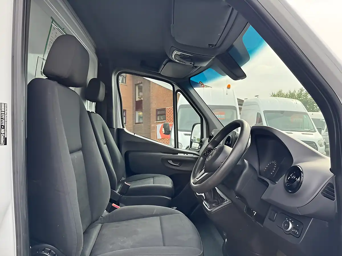 Used 2020 Mercedes-Benz Sprinter Luton Box White - Interior and Exterior details 8