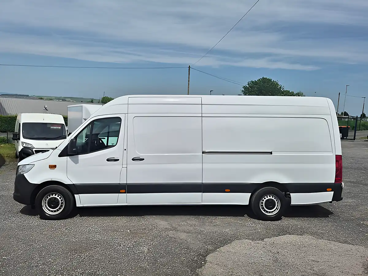 Used 2020 Mercedes-Benz Sprinter Progressive White - Interior and Exterior details 5