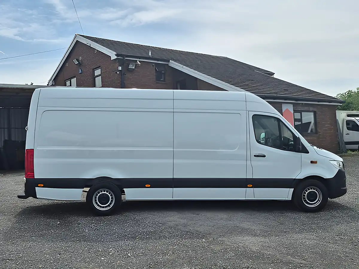 Used 2020 Mercedes-Benz Sprinter Progressive White - Interior and Exterior details 6