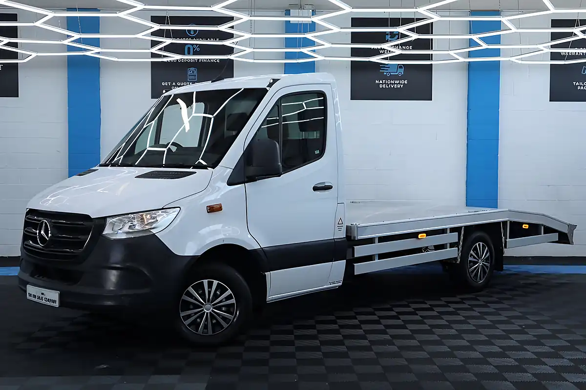 Used 2020 Mercedes-Benz Sprinter Progressive White - Interior and Exterior details 4