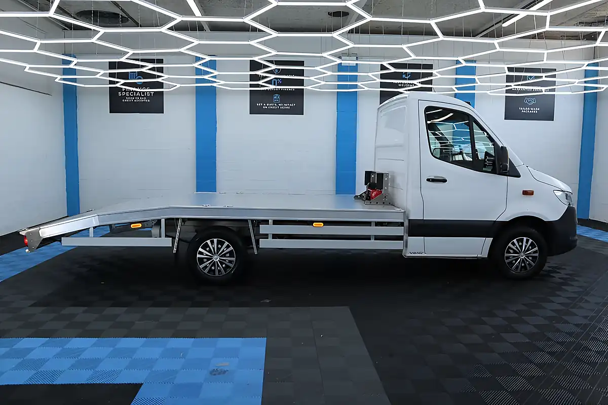 Used 2020 Mercedes-Benz Sprinter Progressive White - Interior and Exterior details 8