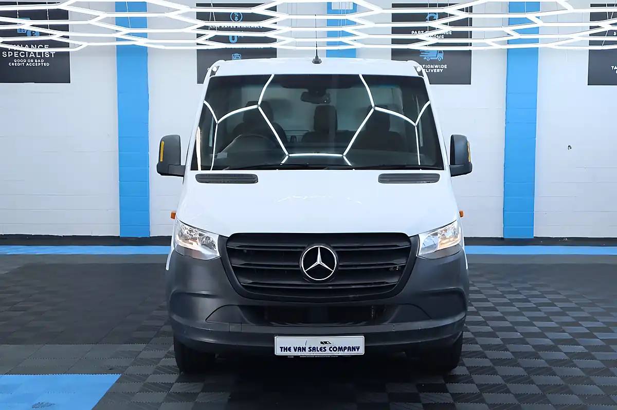 Used 2020 Mercedes-Benz Sprinter Progressive White - Interior and Exterior details 4
