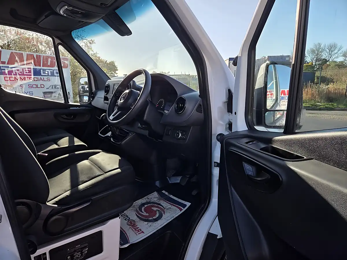 Used 2020 Mercedes-Benz Sprinter Progressive White - Interior and Exterior details 10