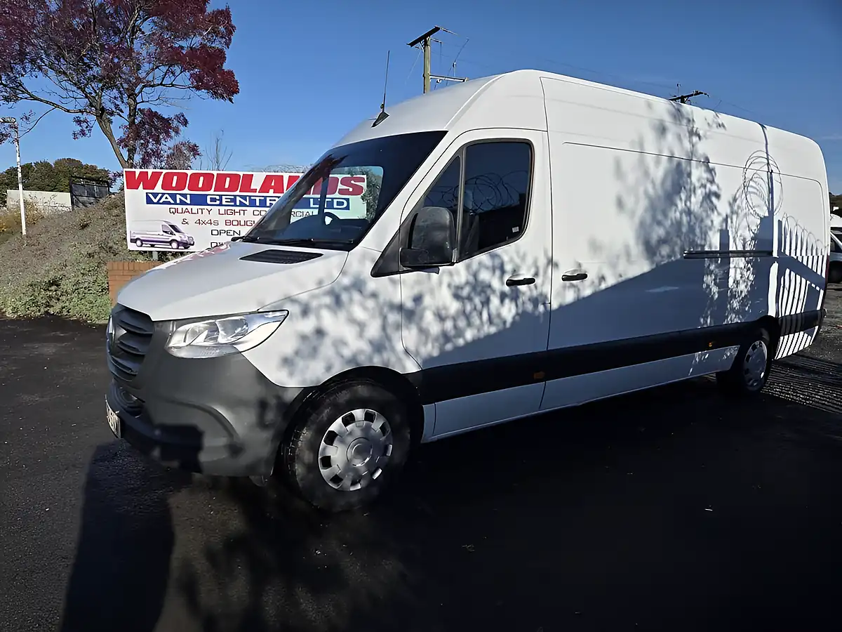 Used 2020 Mercedes-Benz Sprinter Progressive White - Interior and Exterior details 4
