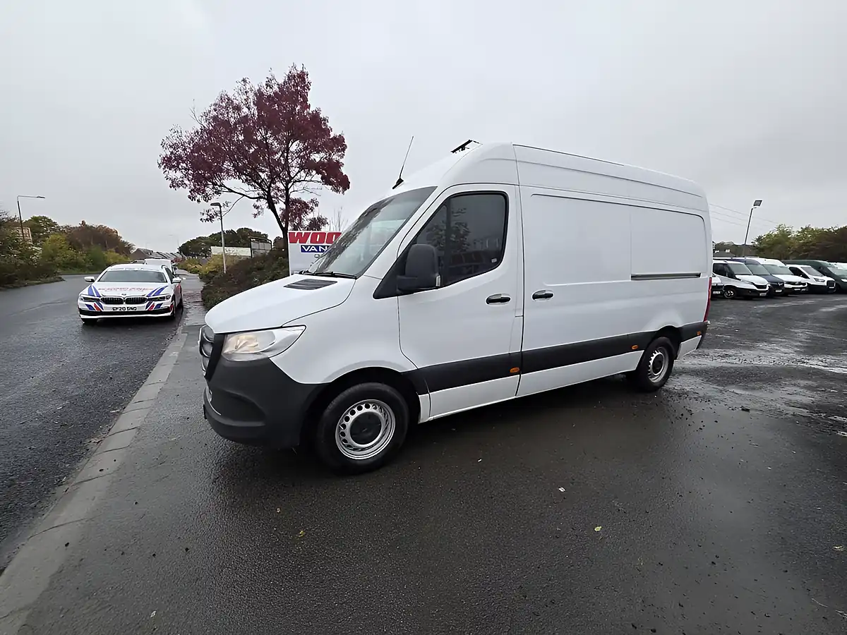 Used 2020 Mercedes-Benz Sprinter Progressive White - Interior and Exterior details 4