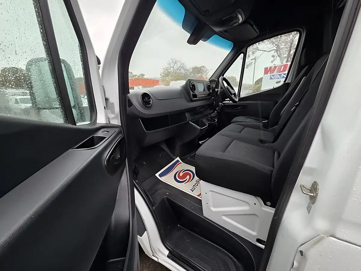 Used 2020 Mercedes-Benz Sprinter Progressive White - Interior and Exterior details 9