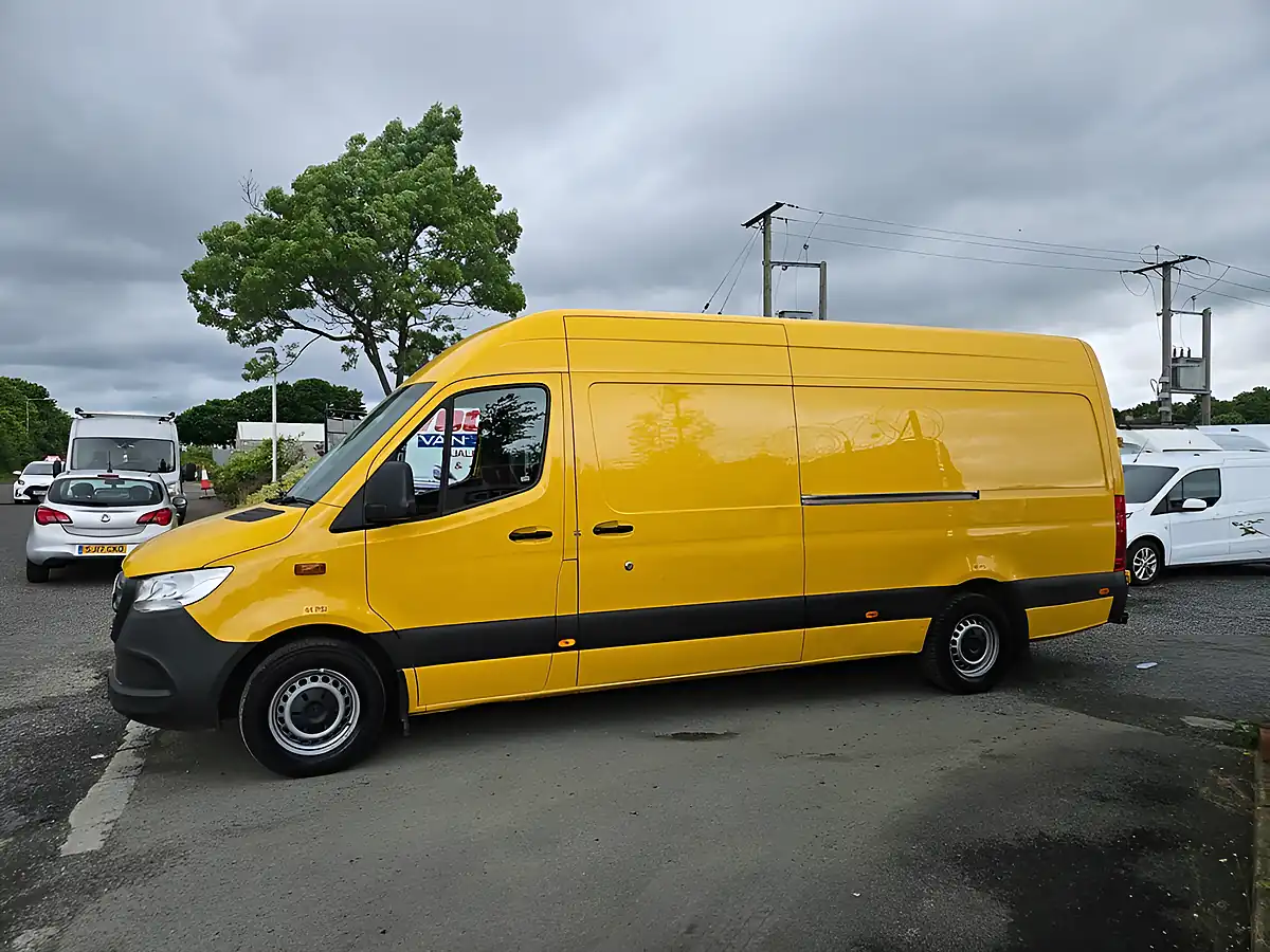 Used 2020 Mercedes-Benz Sprinter Progressive Yellow - Interior and Exterior details 5