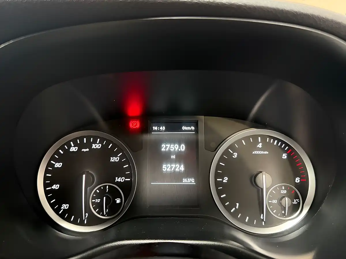 Used 2020 Mercedes-Benz Vito Crew Van Double Cab White - Interior and Exterior details 19