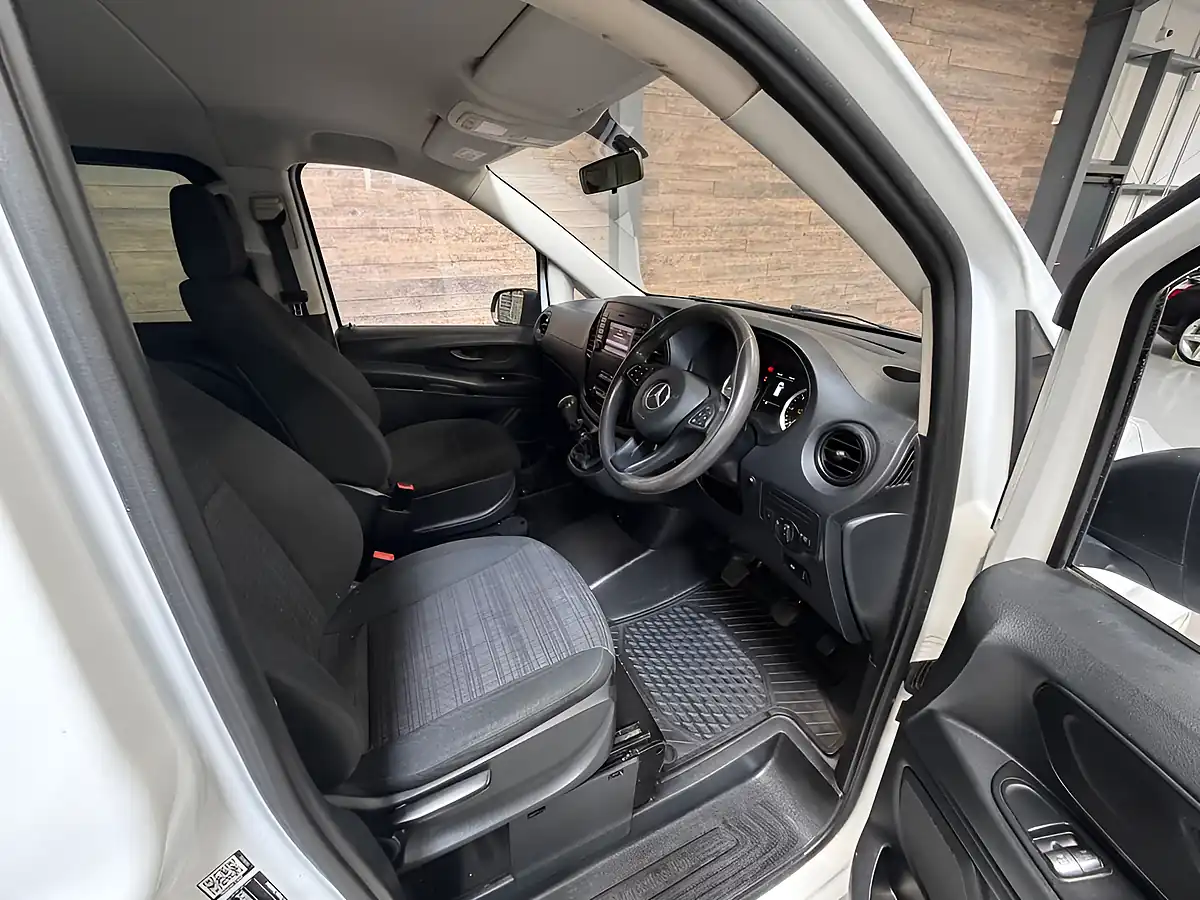 Used 2020 Mercedes-Benz Vito Crew Van Double Cab White - Interior and Exterior details 5