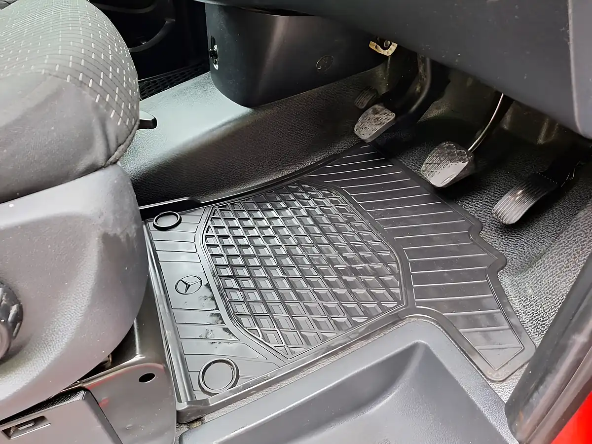 Used 2020 Mercedes-Benz Vito Progressive Red - Interior and Exterior details 14