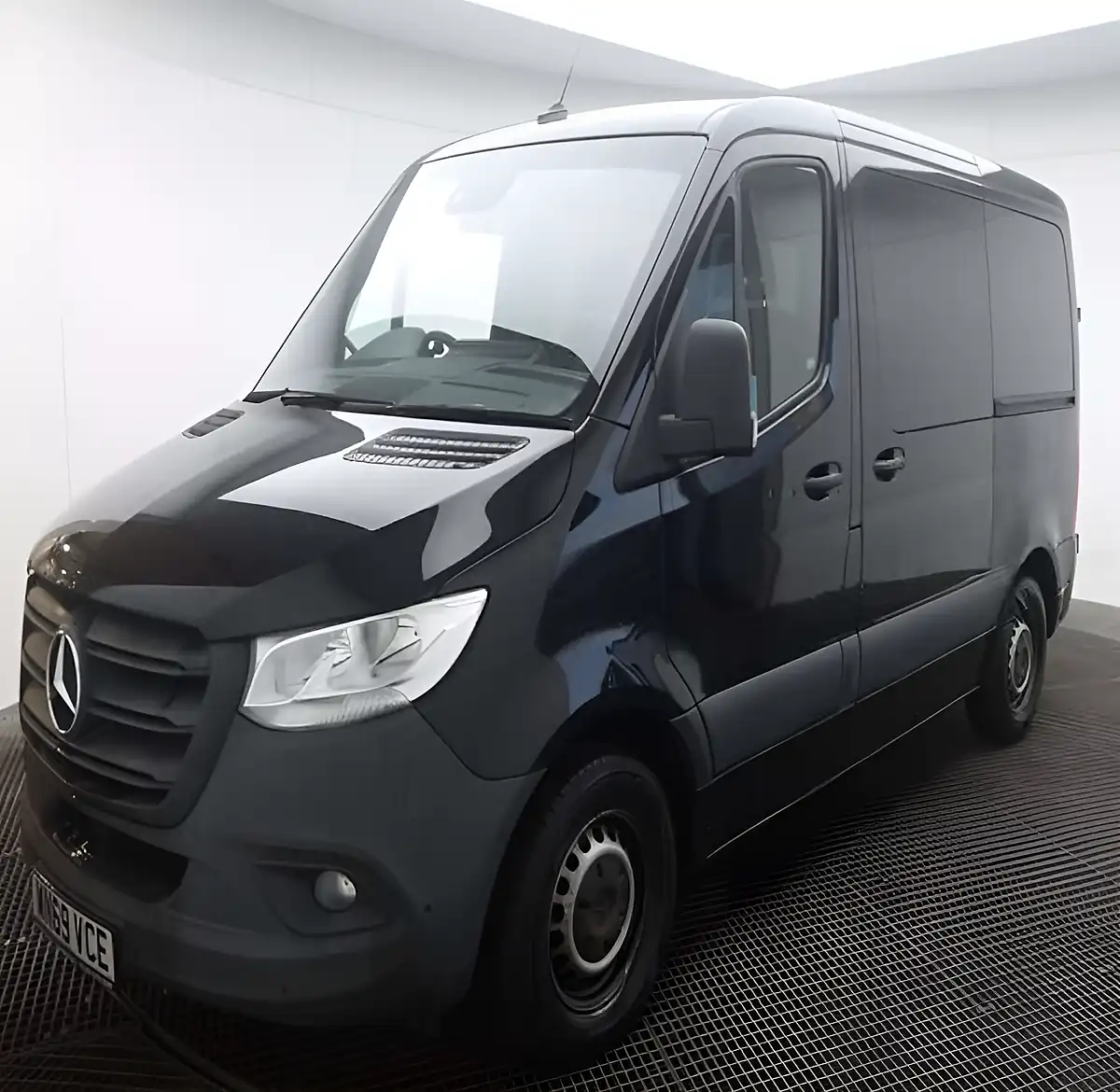 Used 2020 Mercedes Sprinter 316 Black - Front View