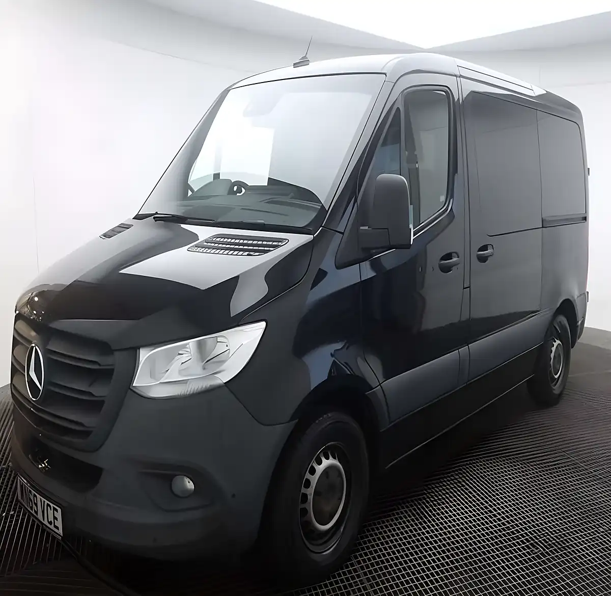 Used 2020 Mercedes Sprinter 316 Black - Interior and Exterior details 2