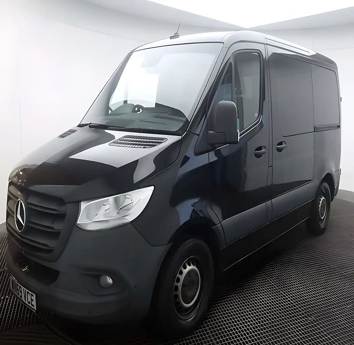 Used 2020 Mercedes Sprinter 316 Black - Interior and Exterior details 4
