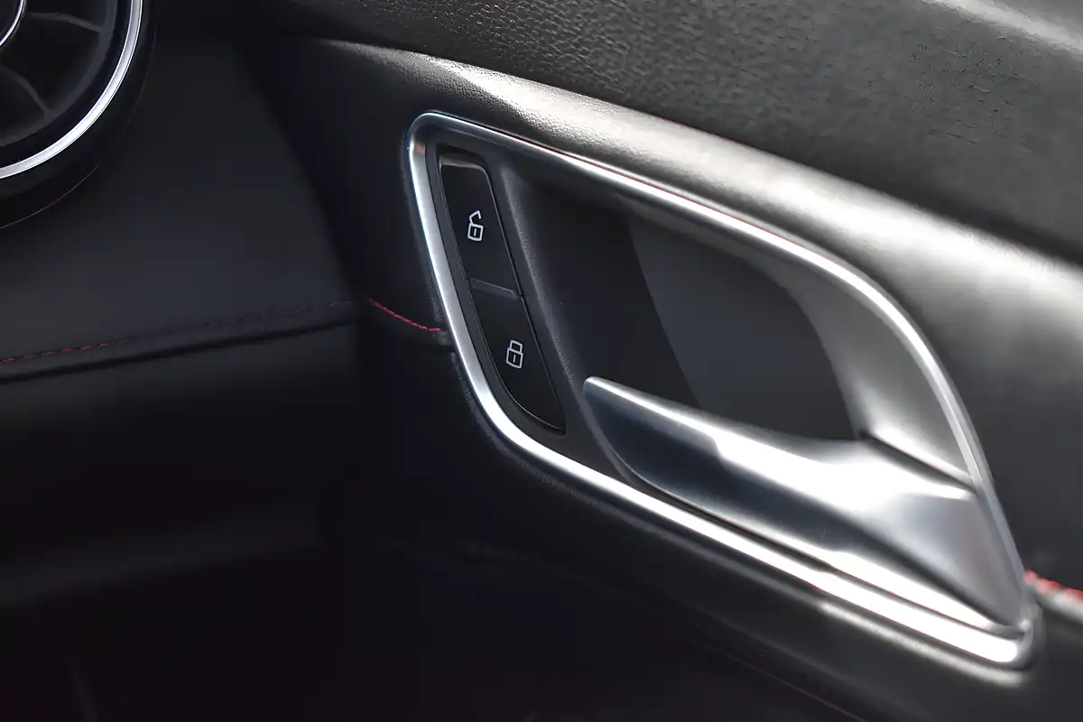 Used 2020 MG Hs Excite Arctic White - Interior and Exterior details 15