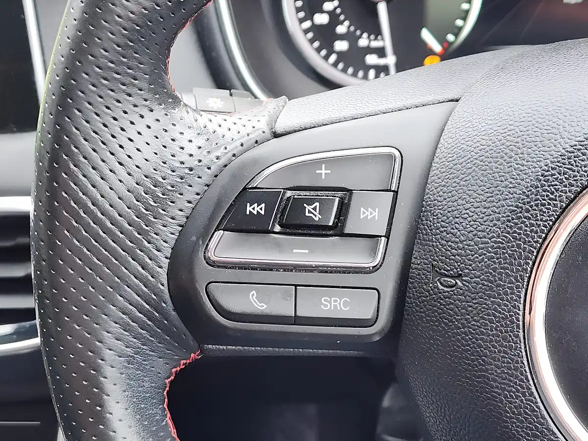 Used 2020 MG MG Hs Excite White - Interior and Exterior details 15