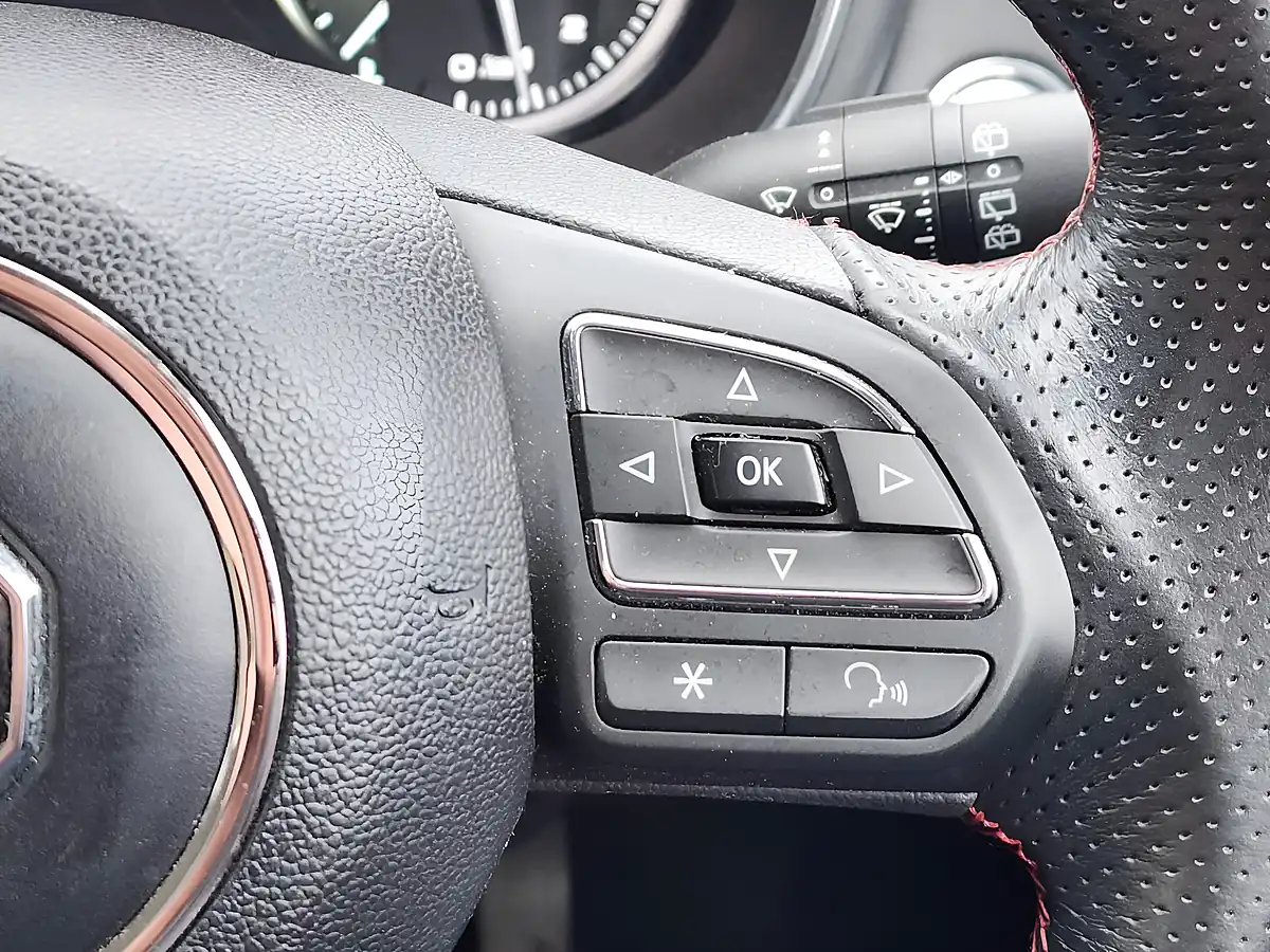 Used 2020 MG MG Hs Excite White - Interior and Exterior details 16