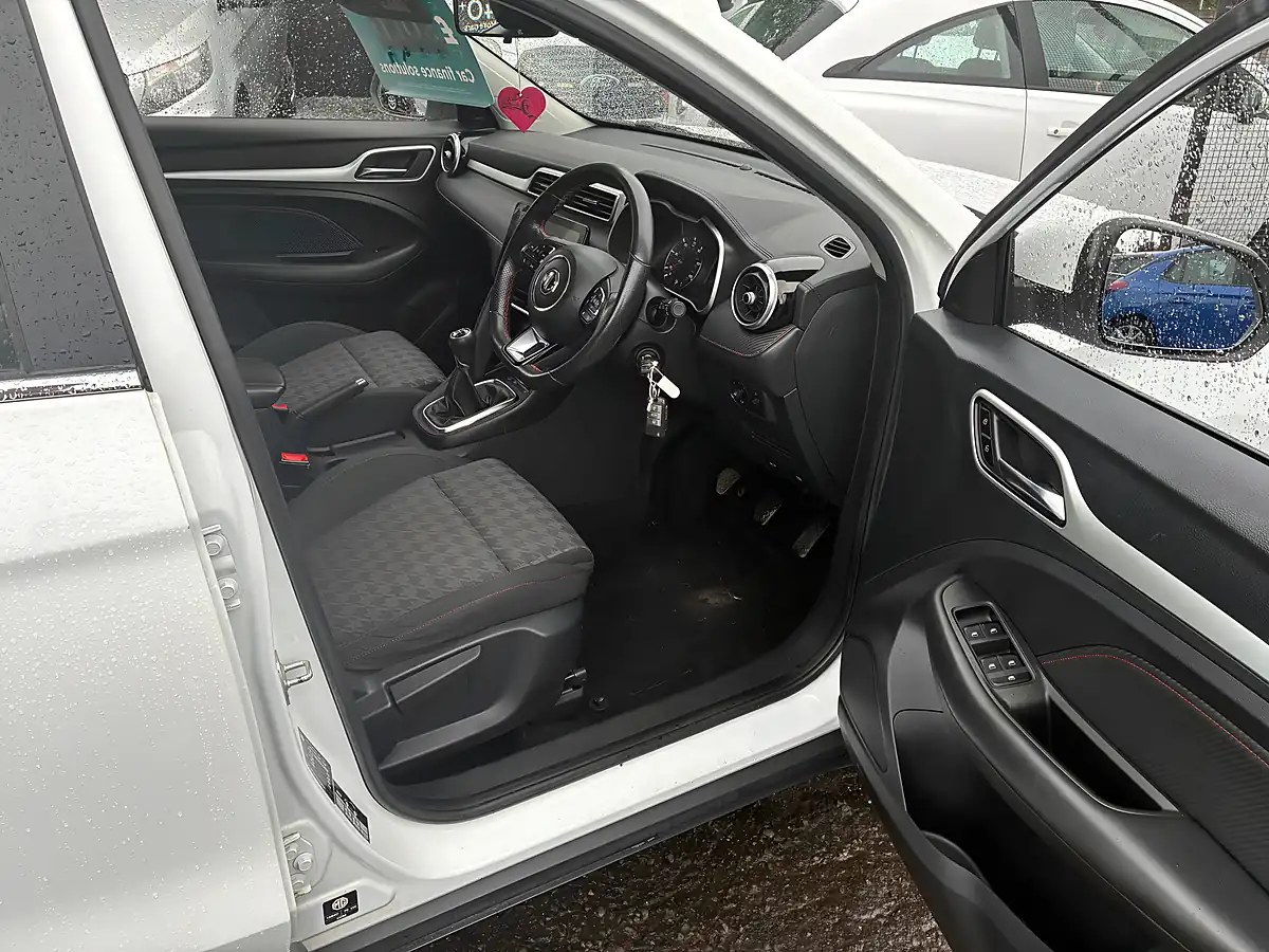 Used 2020 MG Zs Excite White - Interior and Exterior details 10