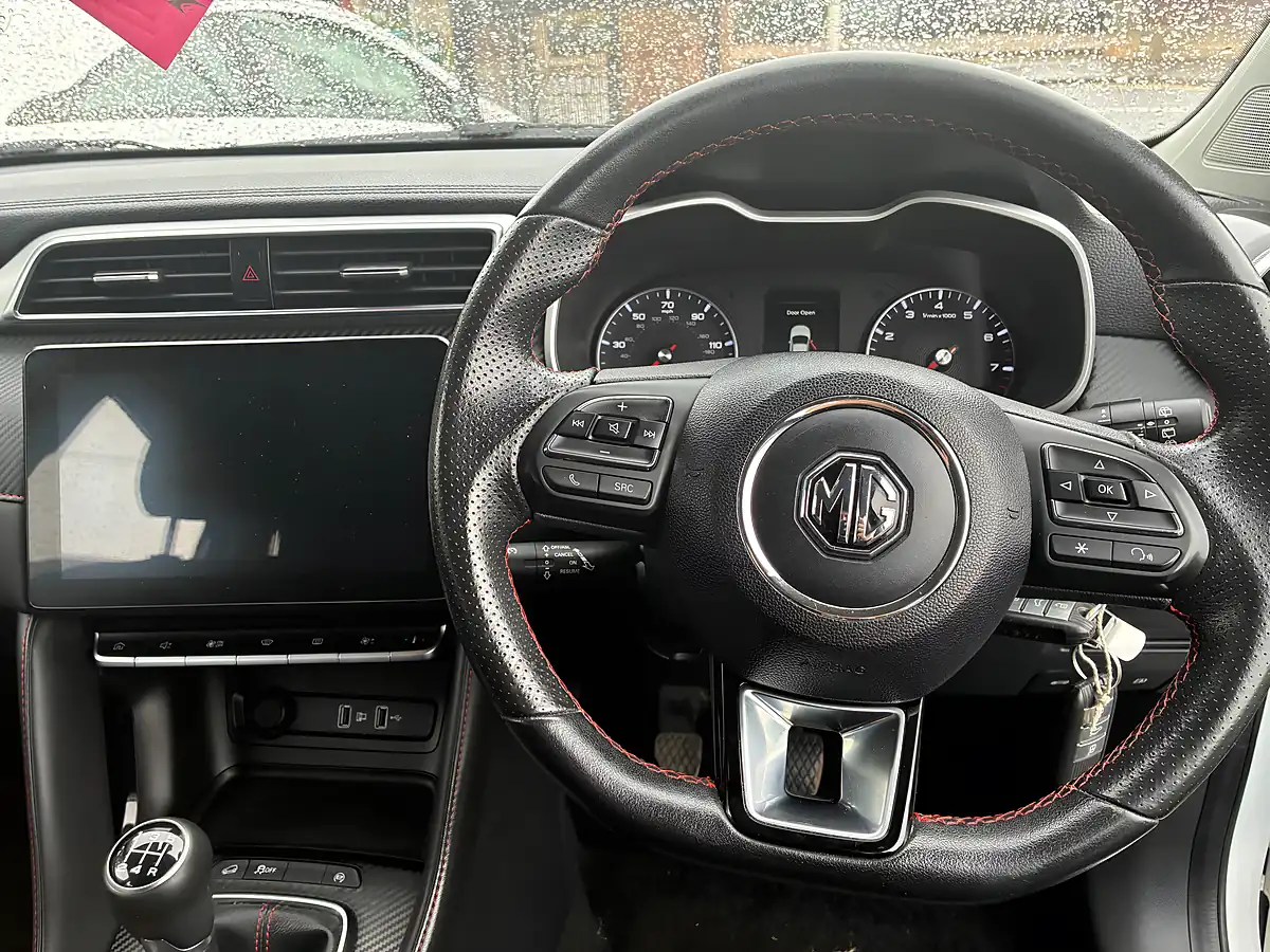 Used 2020 MG Zs Excite White - Interior and Exterior details 12