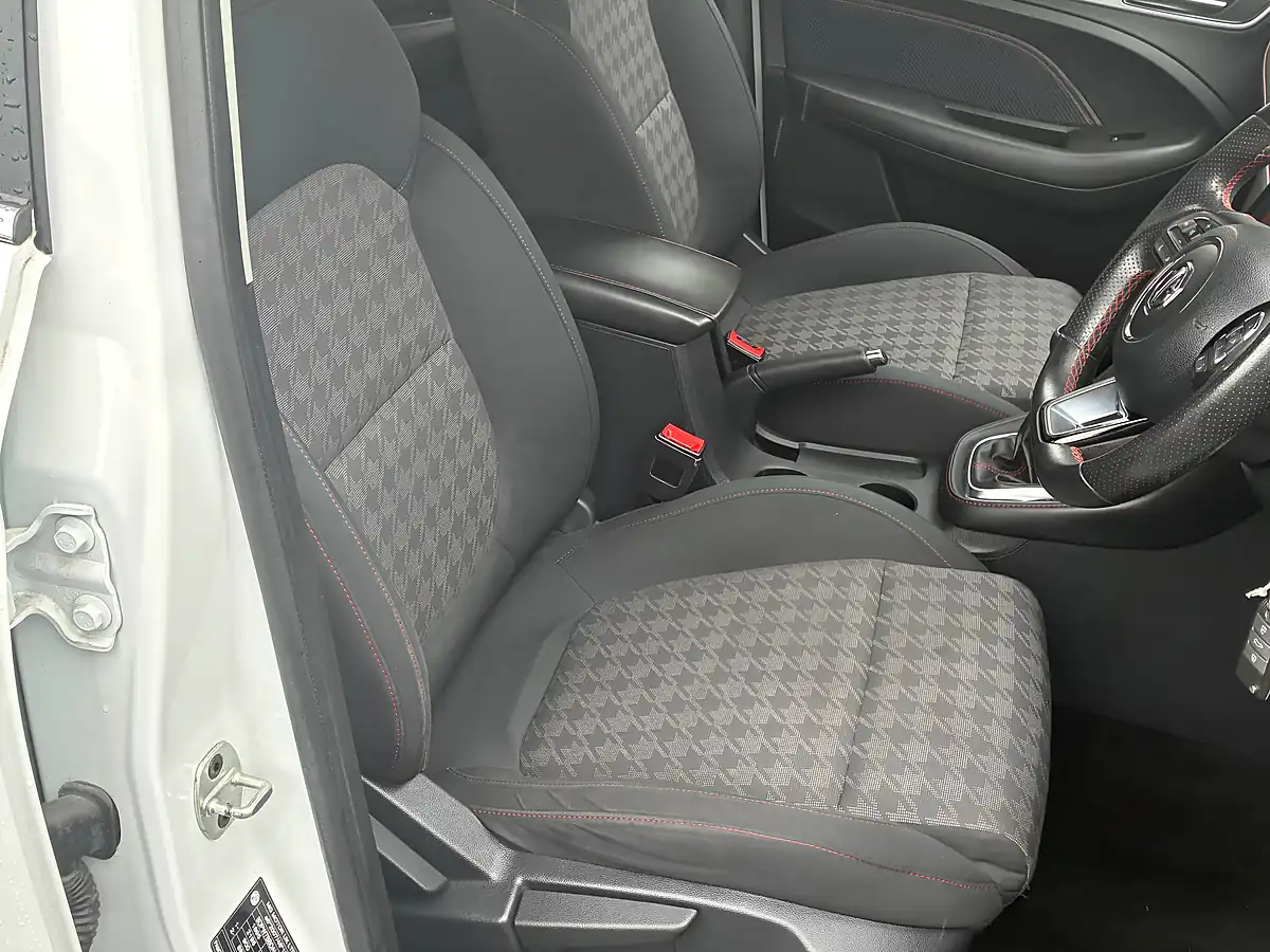 Used 2020 MG Zs Excite White - Interior and Exterior details 18