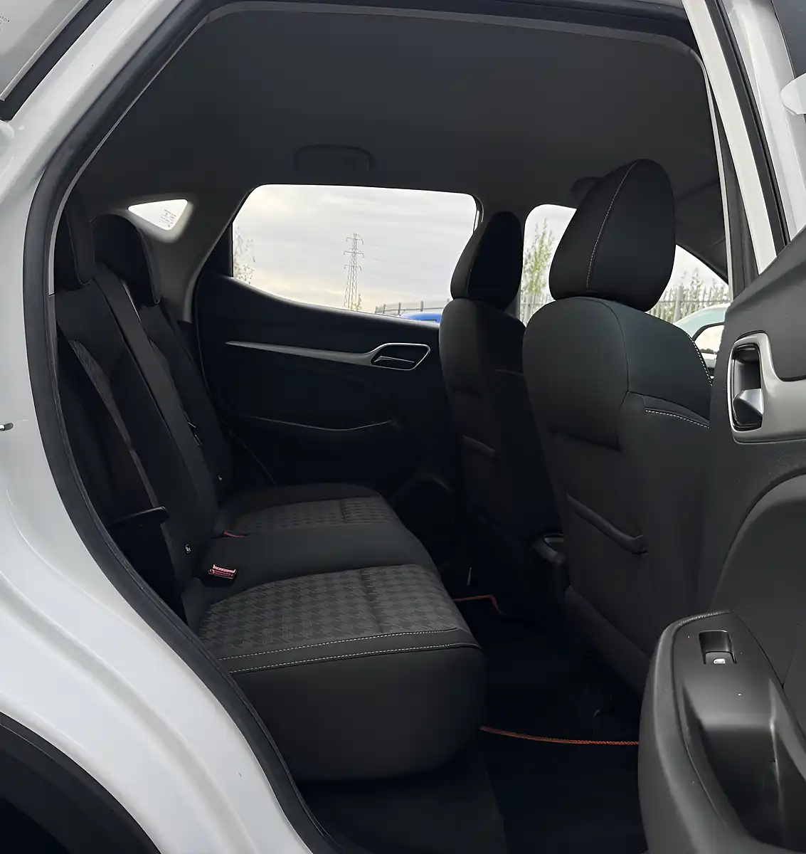 Used 2020 MG ZS Excite White - Interior and Exterior details 12