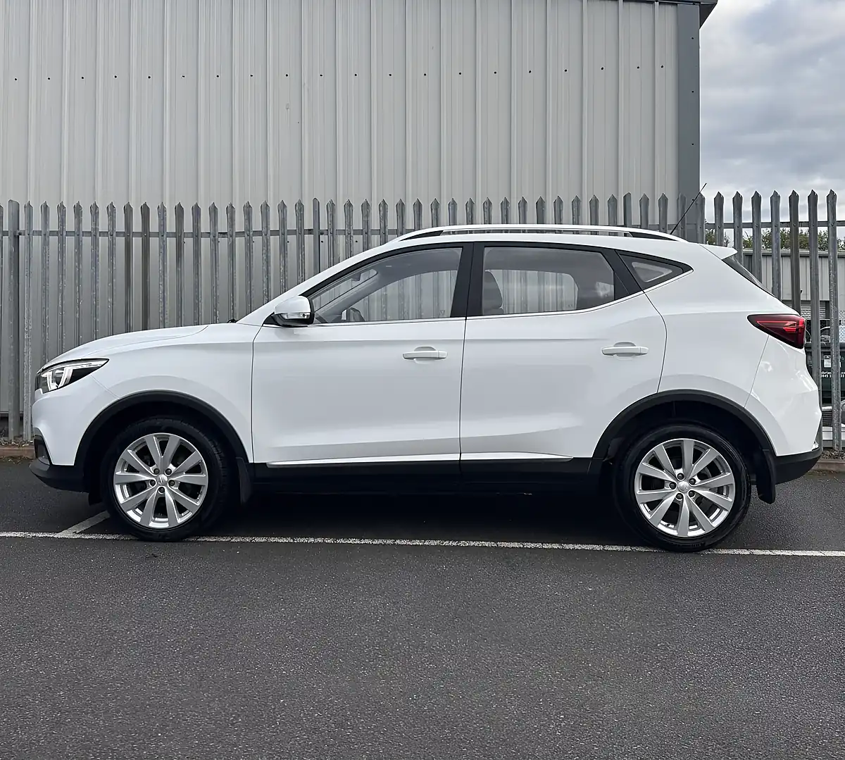 Used 2020 MG ZS Excite White - Interior and Exterior details 8