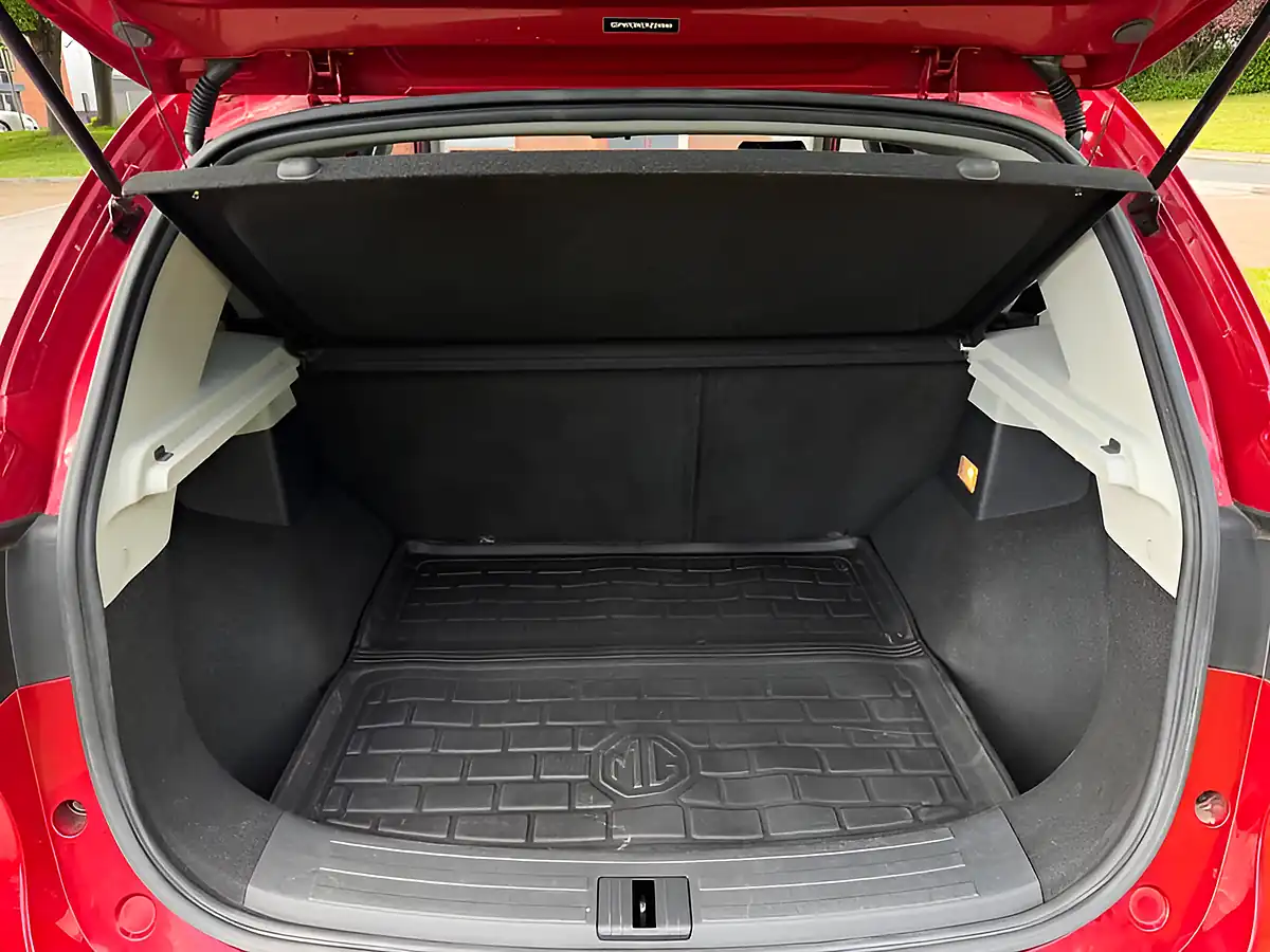 Used 2020 MG Zs Exclusive Red - Interior and Exterior details 15