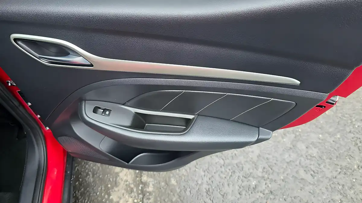 Used 2020 MG Zs Exclusive Red - Interior and Exterior details 13