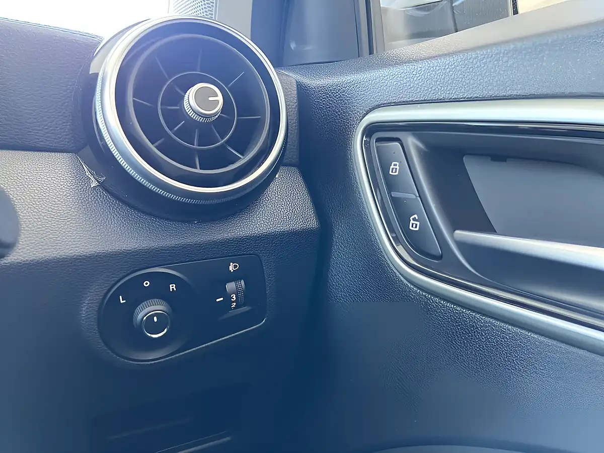 Used 2020 MG Zs Exclusive Silver - Interior and Exterior details 14