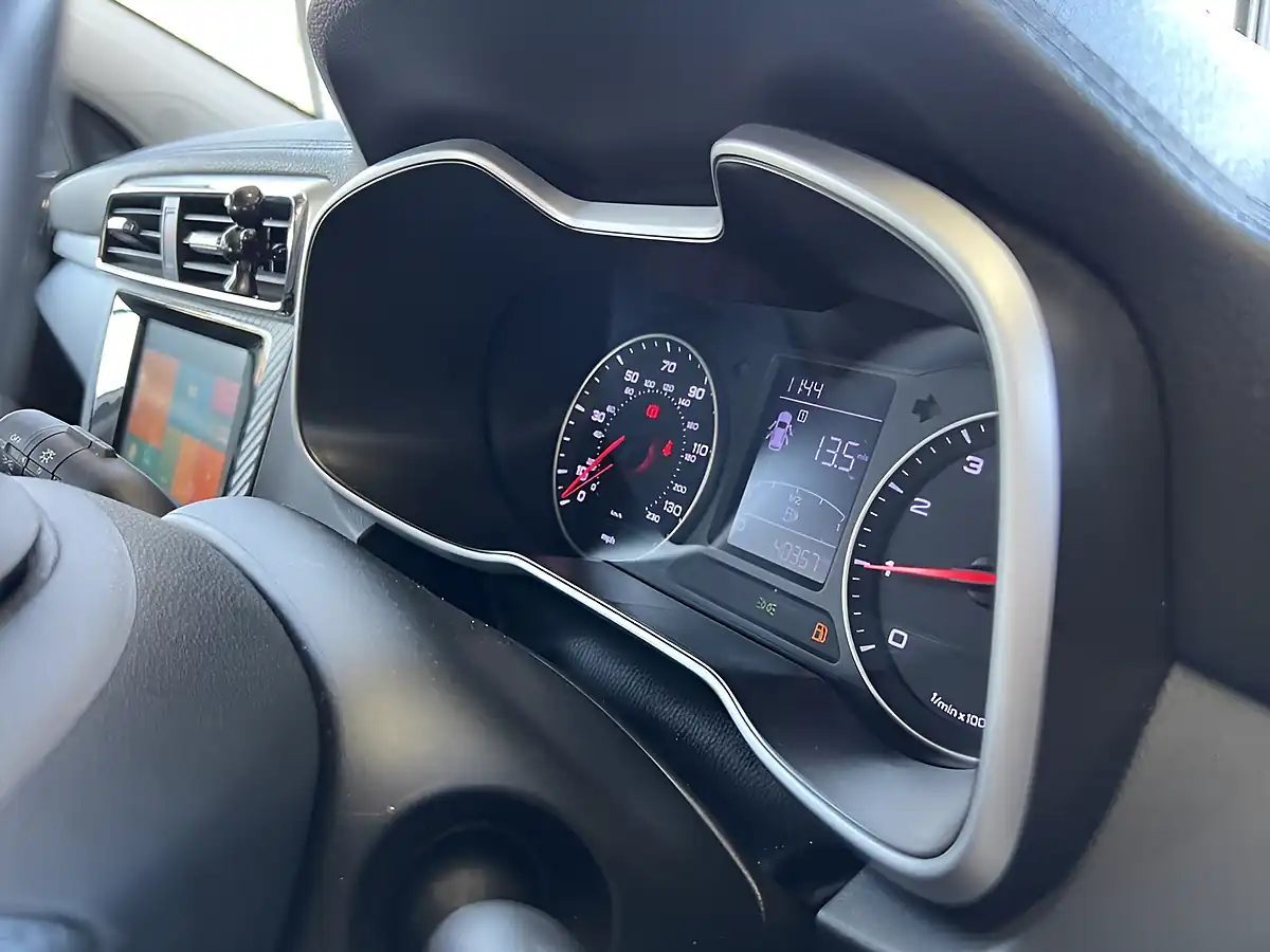 Used 2020 MG Zs Exclusive Silver - Interior and Exterior details 9