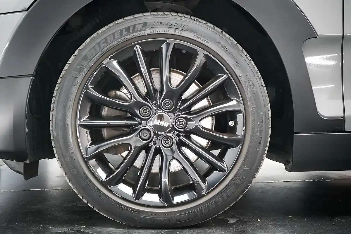 Used 2020 MINI Clubman Classic Grey - Interior and Exterior details 19