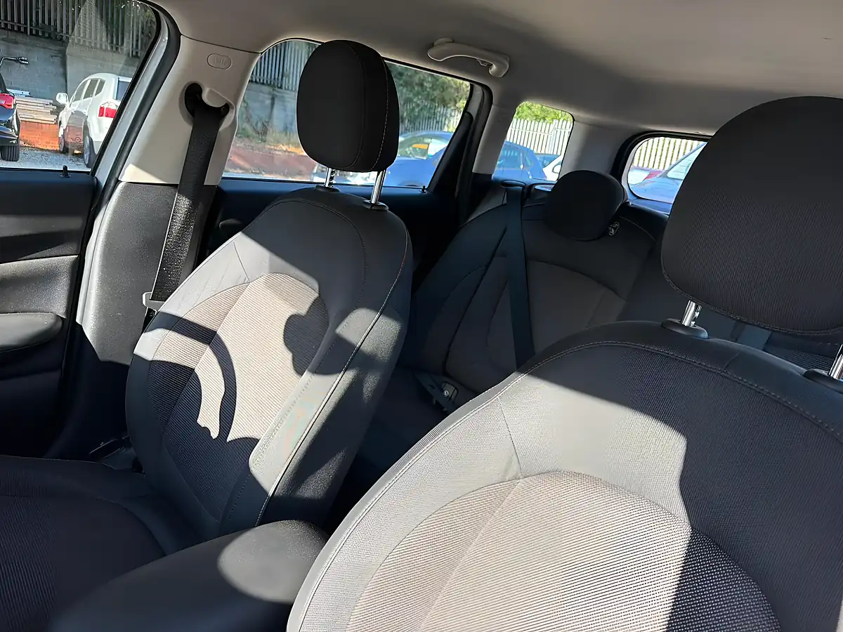 Used 2020 MINI Clubman Cooper Classic Silver - Interior and Exterior details 12