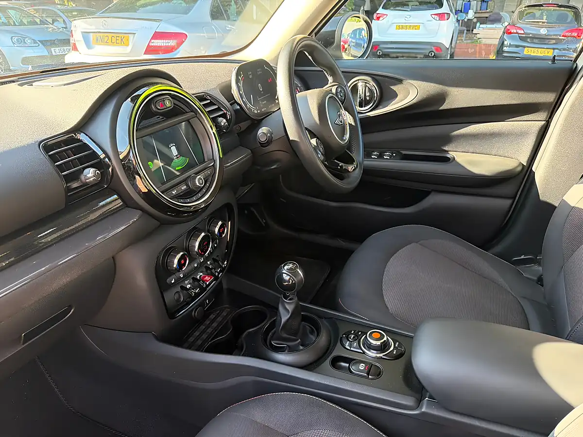 Used 2020 MINI Clubman Cooper Classic Silver - Interior and Exterior details 14
