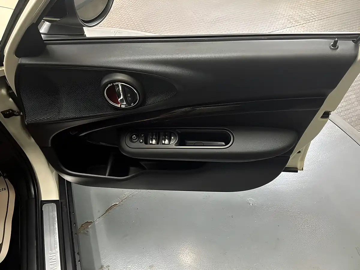 Used 2020 MINI Clubman Cooper Exclusive White - Interior and Exterior details 12
