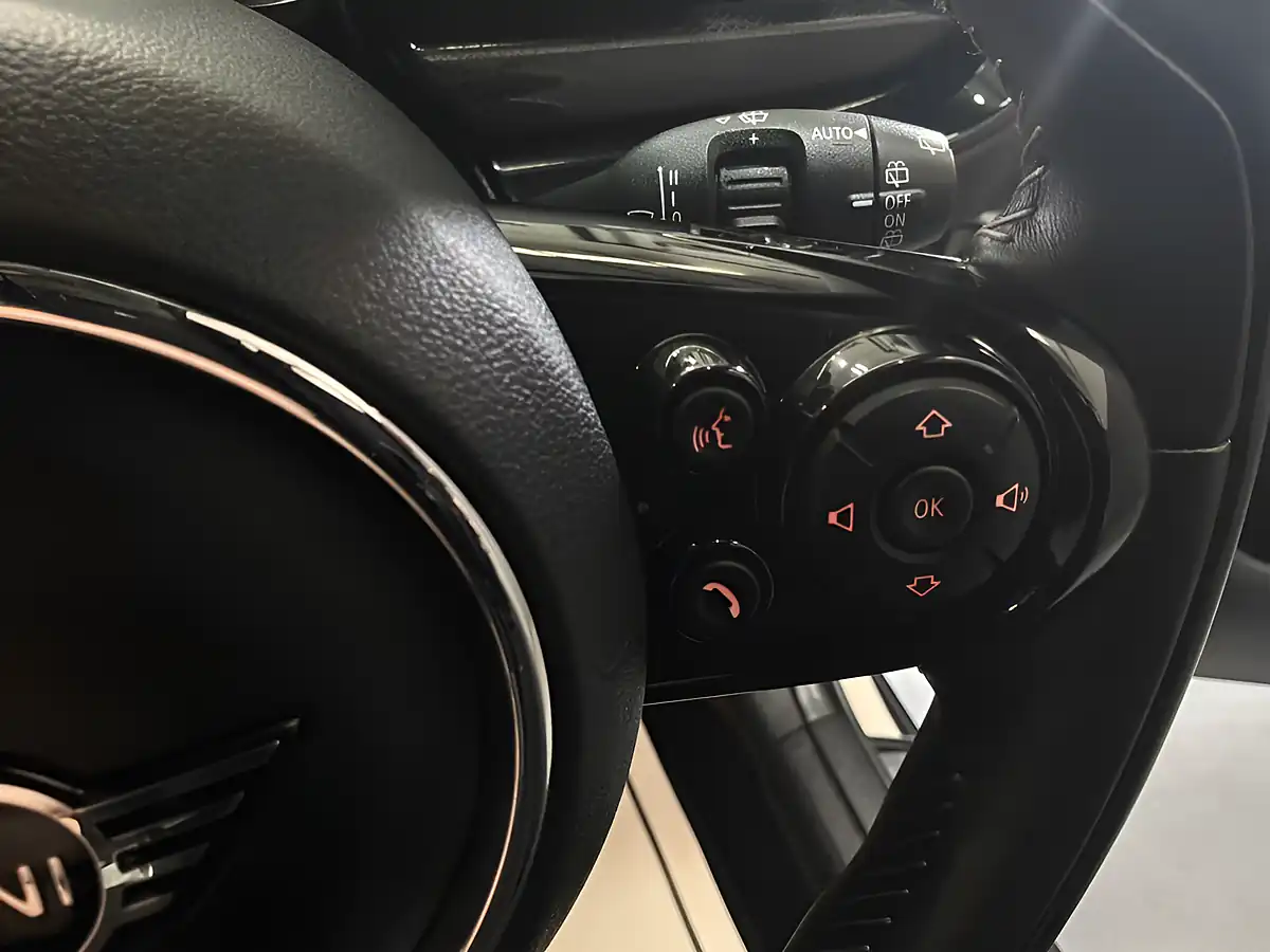 Used 2020 MINI Clubman Cooper Exclusive White - Interior and Exterior details 13