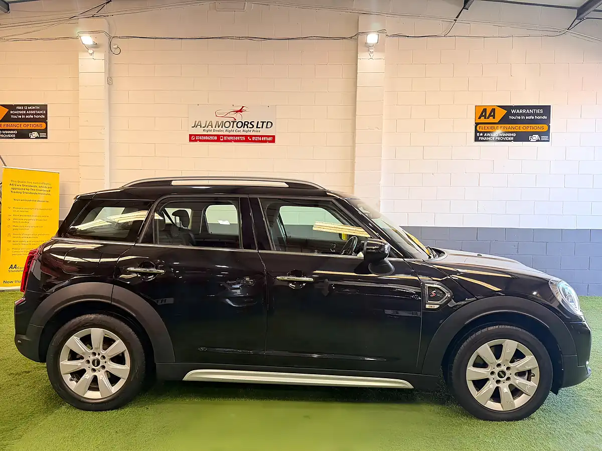 Used 2020 MINI Countryman Classic Black - Interior and Exterior details 10