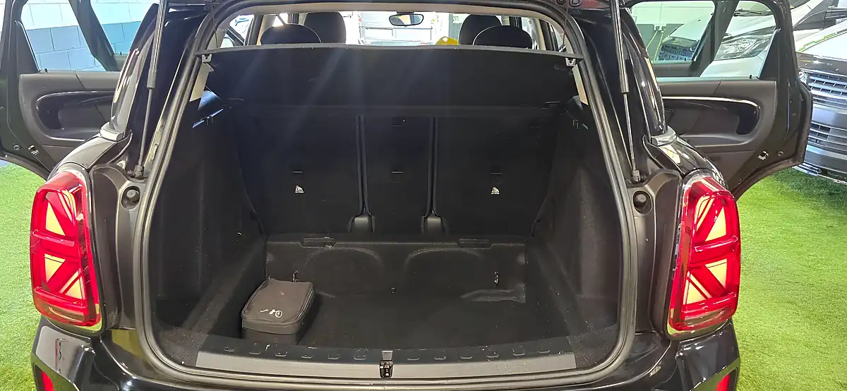 Used 2020 MINI Countryman Classic Black - Interior and Exterior details 11