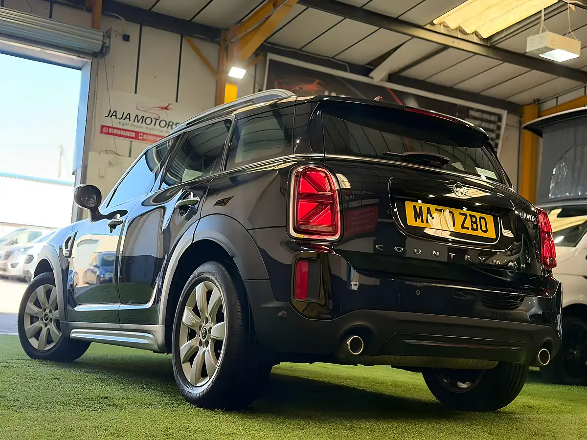 Used 2020 MINI Countryman Classic Black - Interior and Exterior details 17
