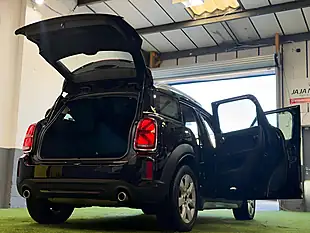 Used 2020 MINI Countryman Classic Black - Interior and Exterior details 19