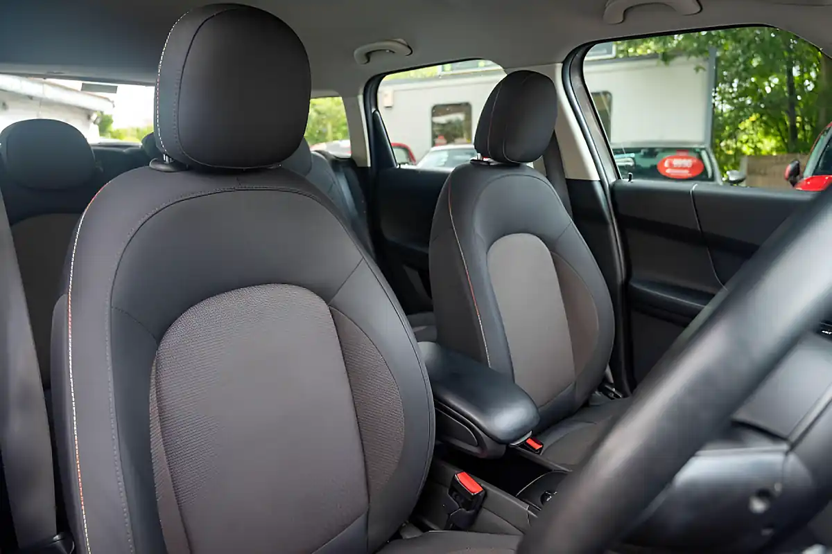 Used 2020 MINI Countryman Cooper Classic Melting Silver - Interior and Exterior details 16