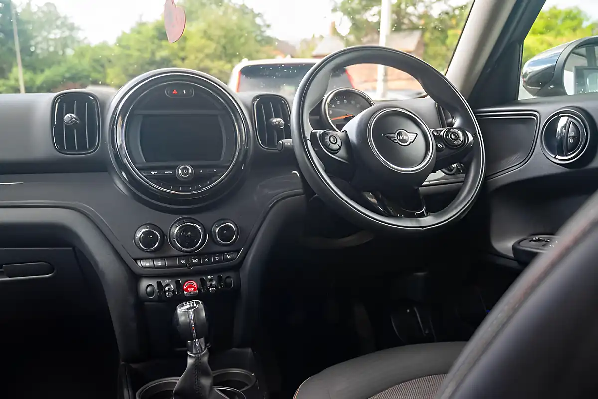 Used 2020 MINI Countryman Cooper Classic Melting Silver - Interior and Exterior details 17