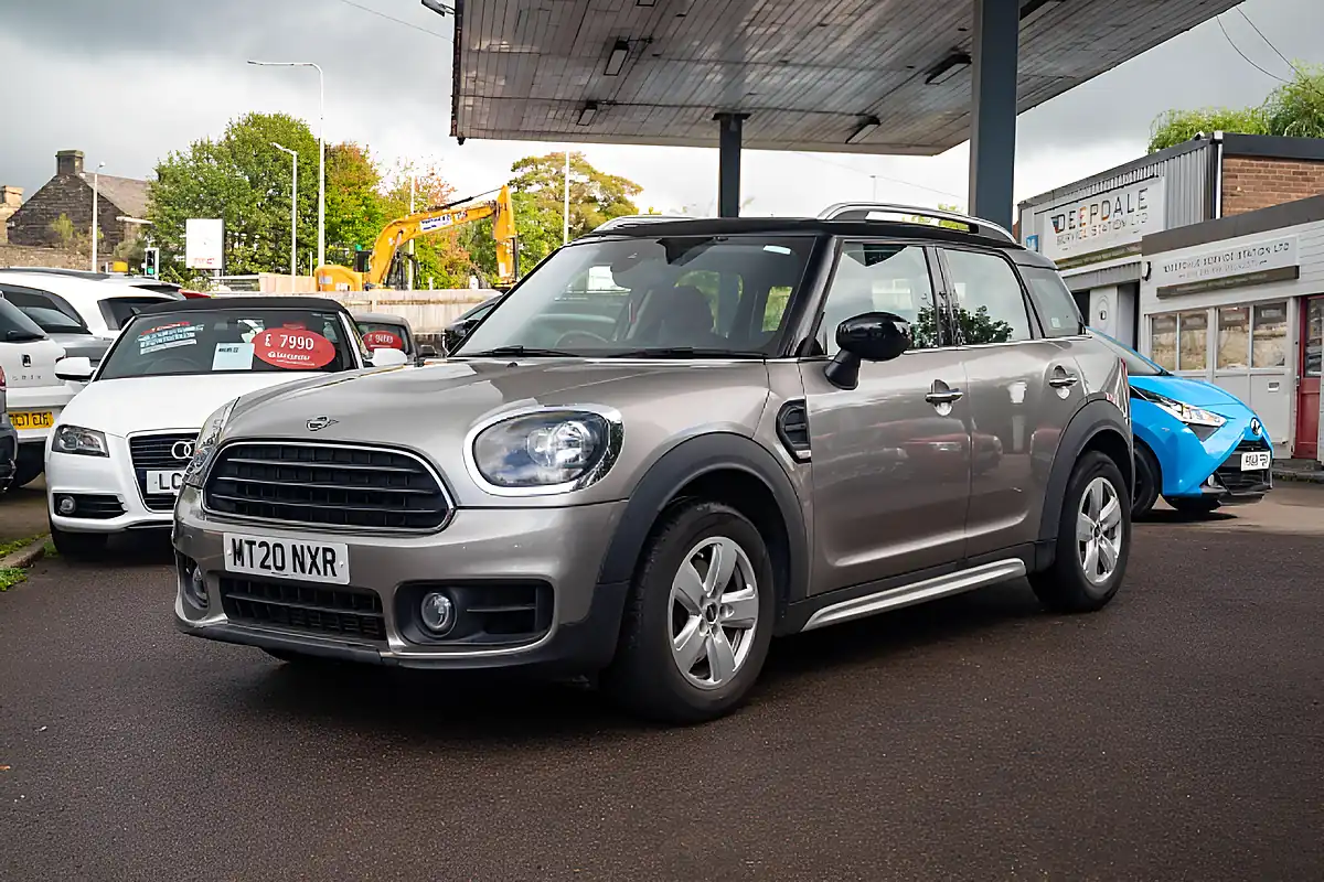 Used 2020 MINI Countryman Cooper Classic Melting Silver - Interior and Exterior details 4