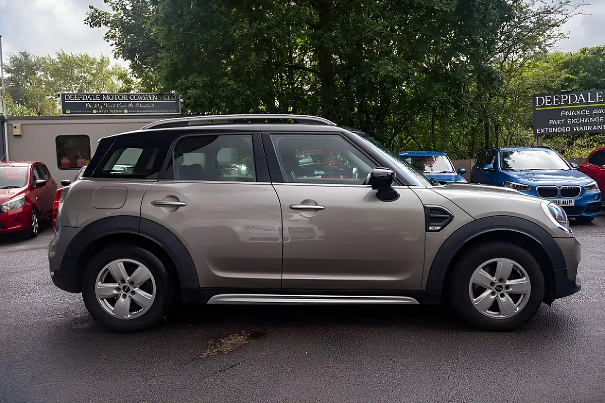 Used 2020 MINI Countryman Cooper Classic Melting Silver - Interior and Exterior details 9