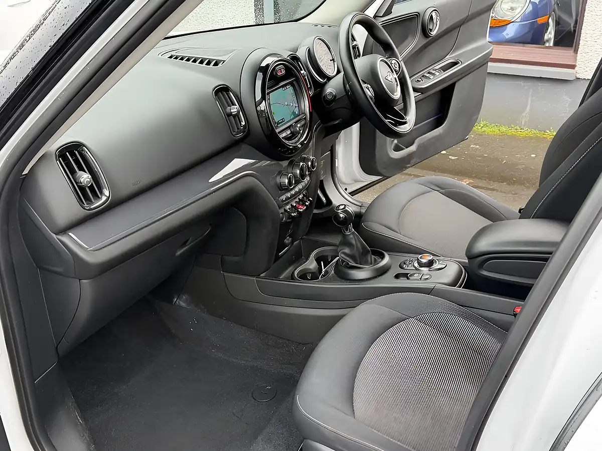 Used 2020 MINI Countryman Cooper Classic White - Interior and Exterior details 14