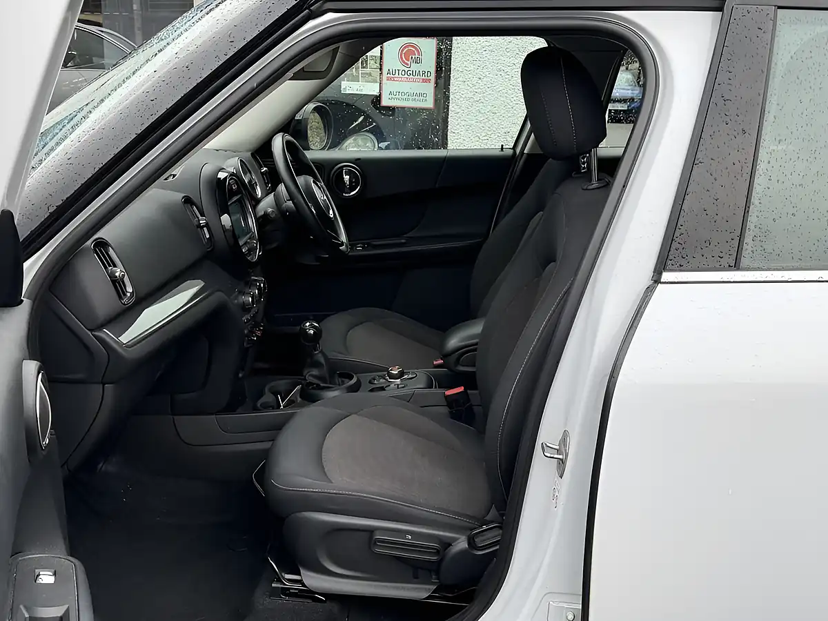 Used 2020 MINI Countryman Cooper Classic White - Interior and Exterior details 15